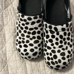 Size 37 sanita clogs